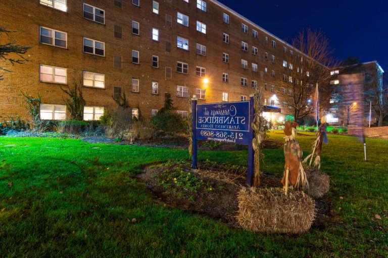 Exterior view of The Crossings at Stanbridge in Lansdale, PA